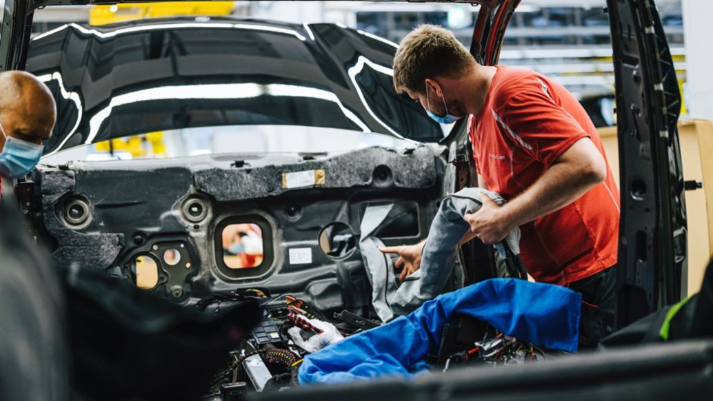 Další dodavatelská krize? Automobilky bijí na poplach, zásoby se tenčí a prý hrozí dalekosáhlé dopady